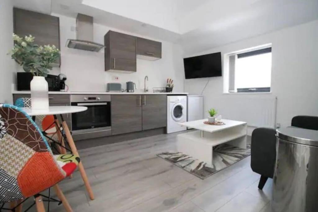 Luxury Redefined:Cardiff 1-Bed Apartment Exterior foto