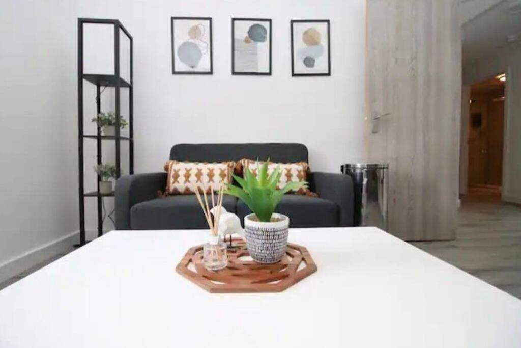 Luxury Redefined:Cardiff 1-Bed Apartment Exterior foto